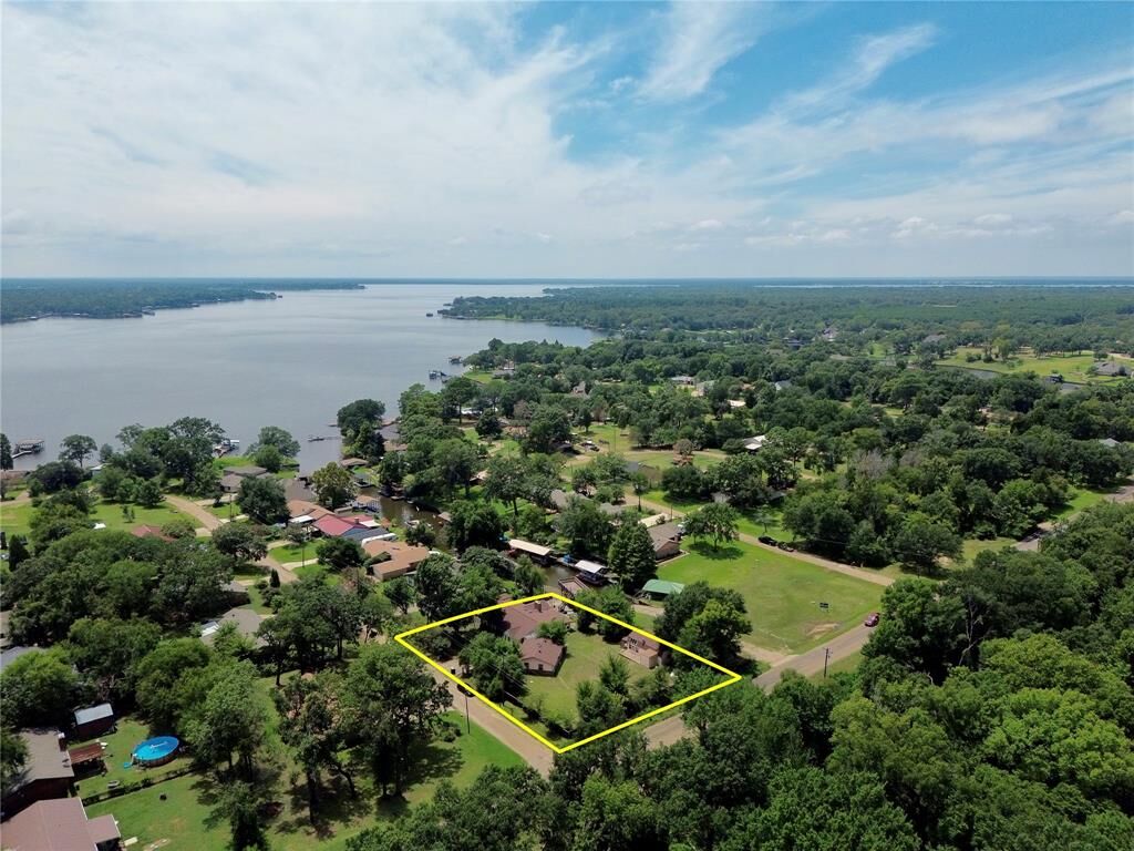 Property Photo: 104 W Bayside Drive TX 75156