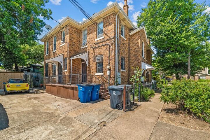 Property Photo: 628 Haines Avenue TX 75208