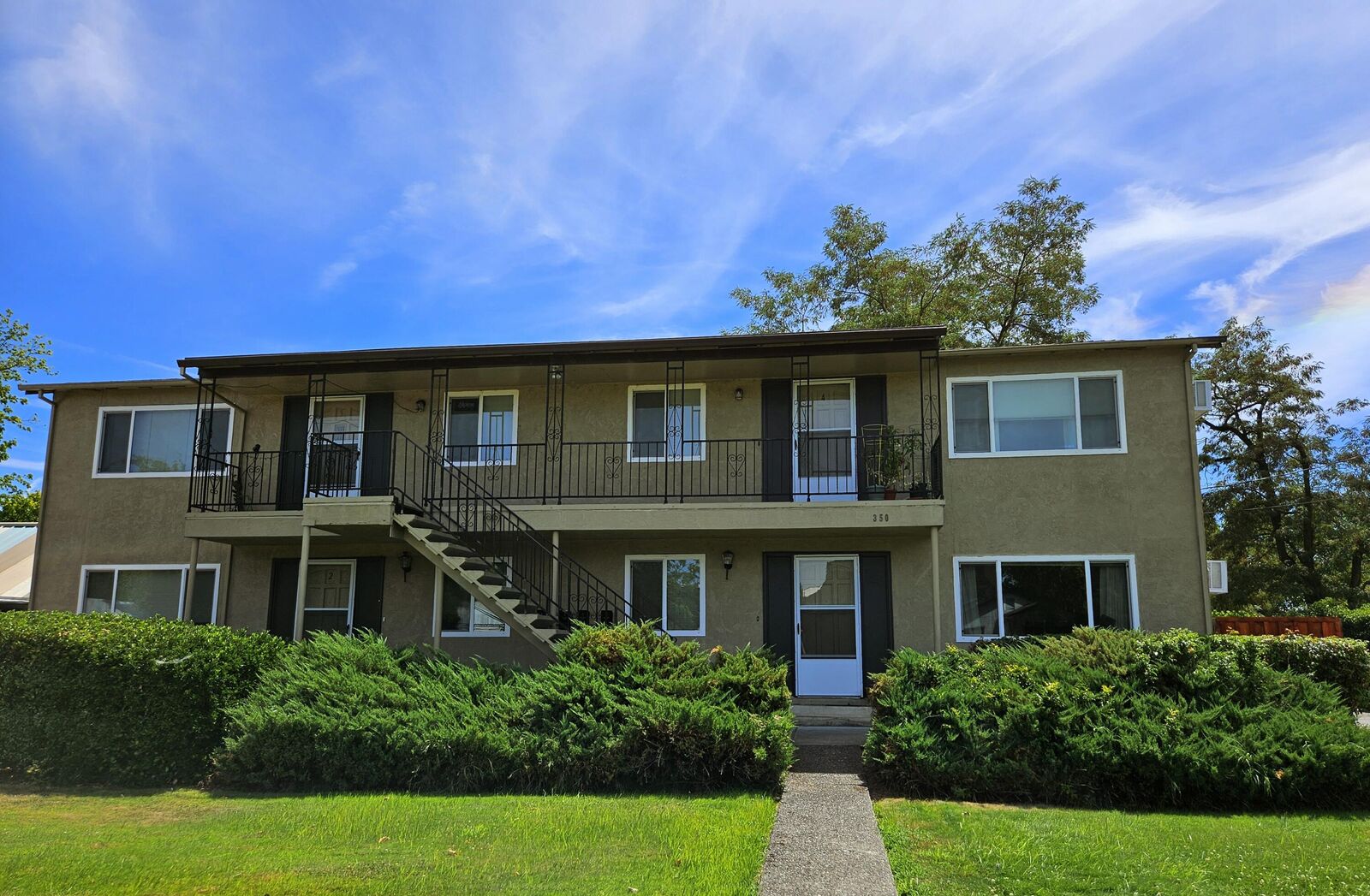 Property Photo:  350 Alder Street  OR 97502 