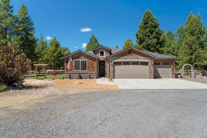 Property Photo: 147522 Mabel Drive OR 97739