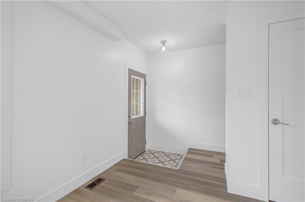 Property Photo:  34 Oakhill Drive 20B  ON N3T 1R1 