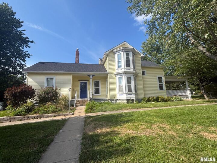 Property Photo: 302 N Rose Street IL 61529