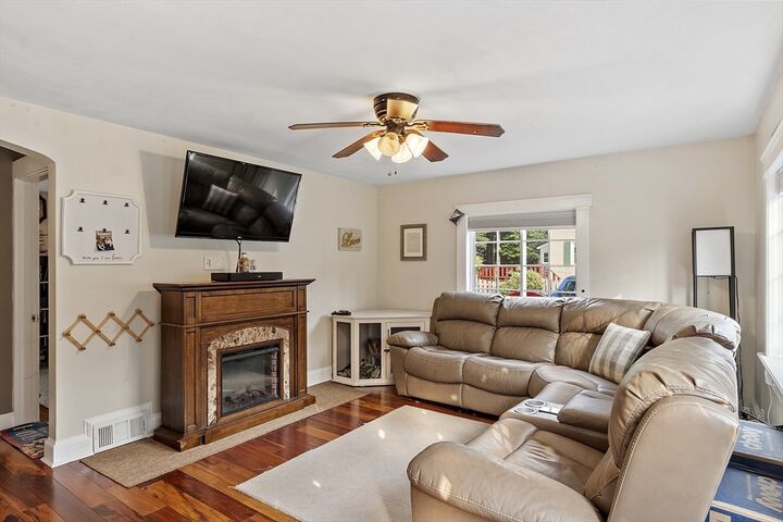 Property Photo:  4 Park St  MA 01473 