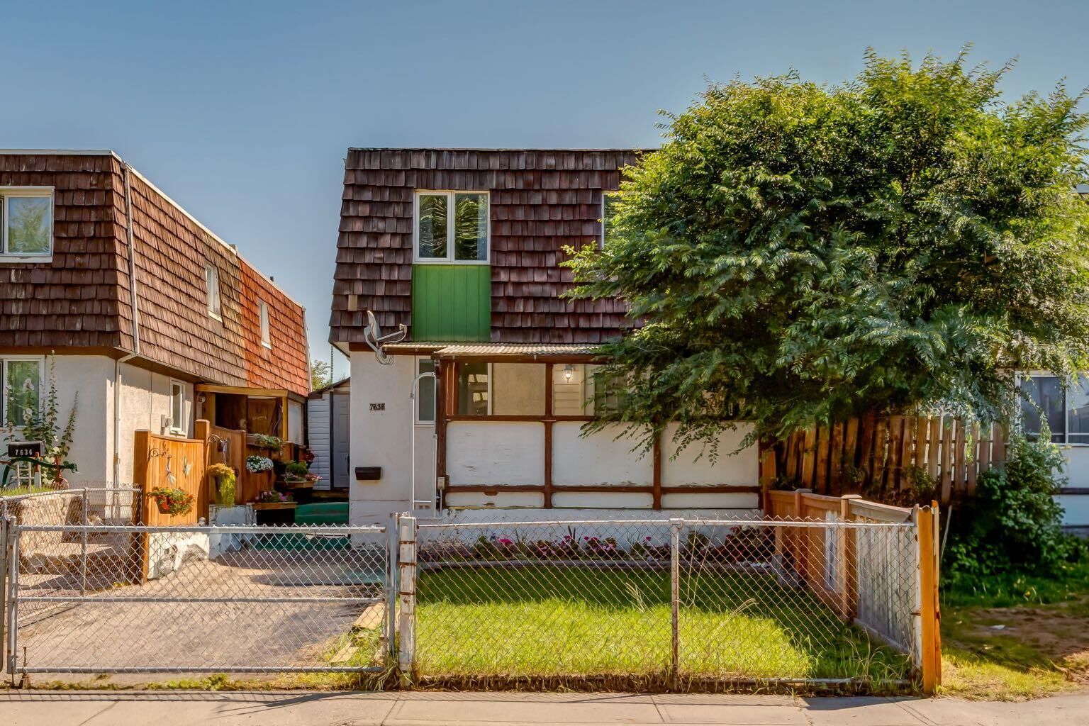 Property Photo:  7638 24 Street SE  AB T2C 0Y8 