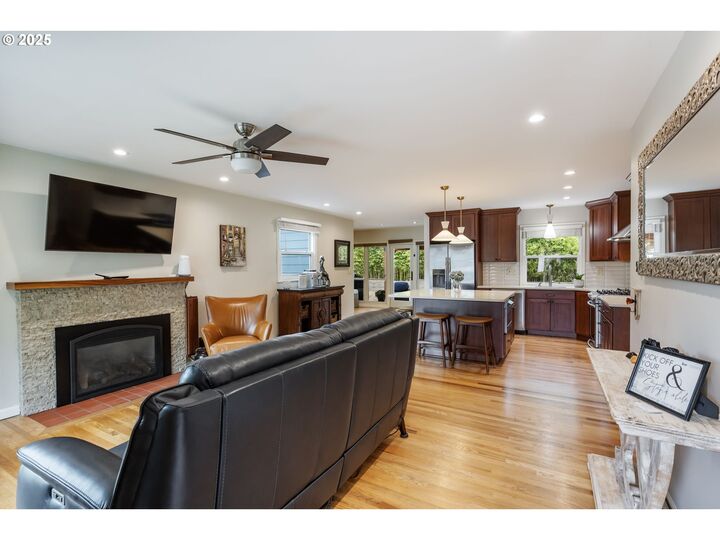 Property Photo: 14119 SE Madison St OR 97233