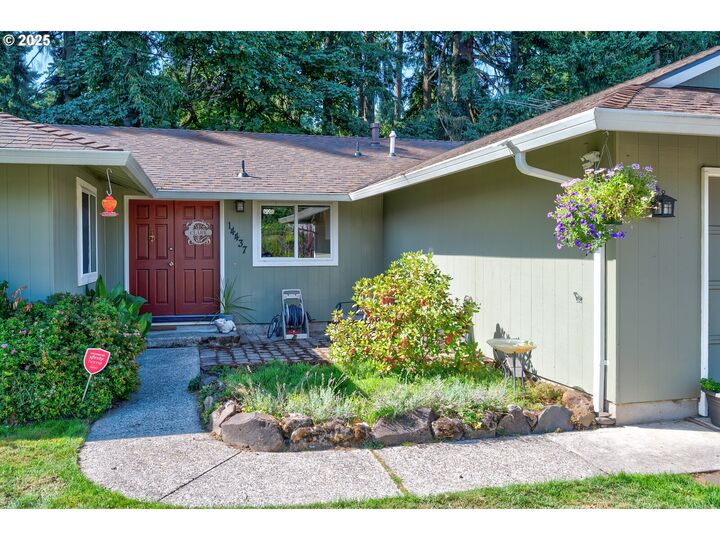 Property Photo: 14437 SE Hillgrove Ct OR 97267