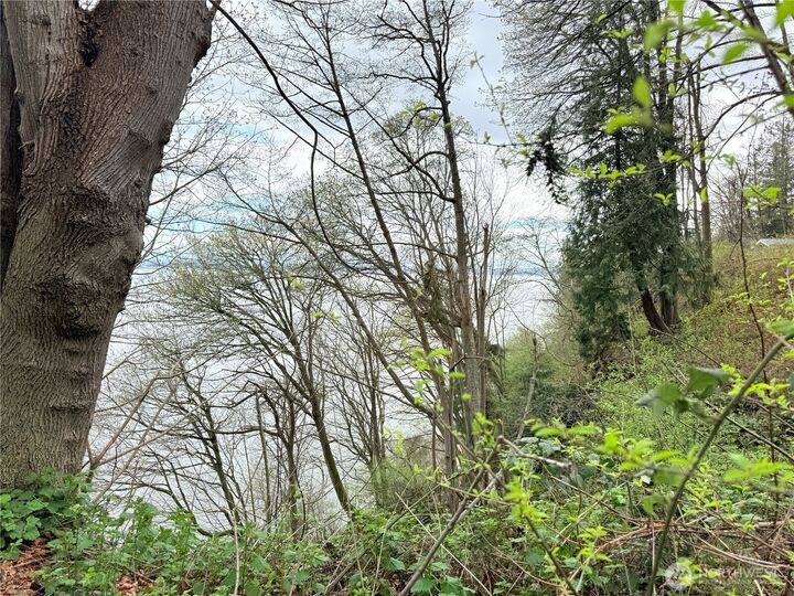 Property Photo:  32 K  Beach Way  WA 98206 