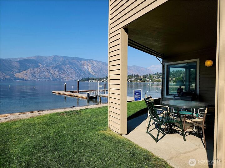 Property Photo:  1  Lakeside 715-Q  WA 98831 