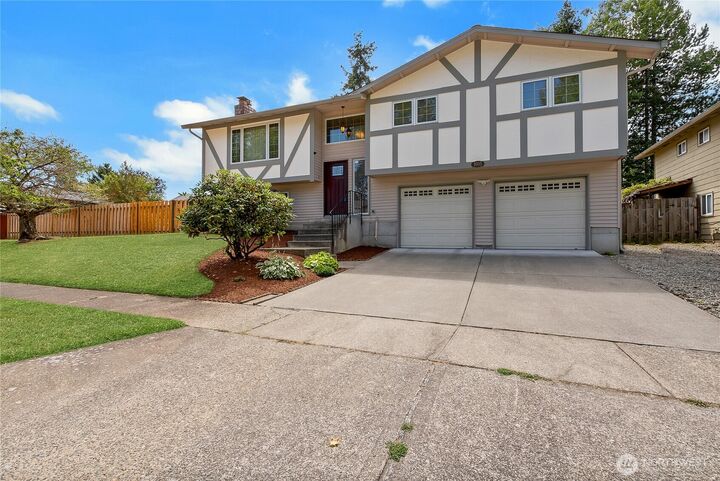 Property Photo: 1605 Index Avenue SE WA 98058