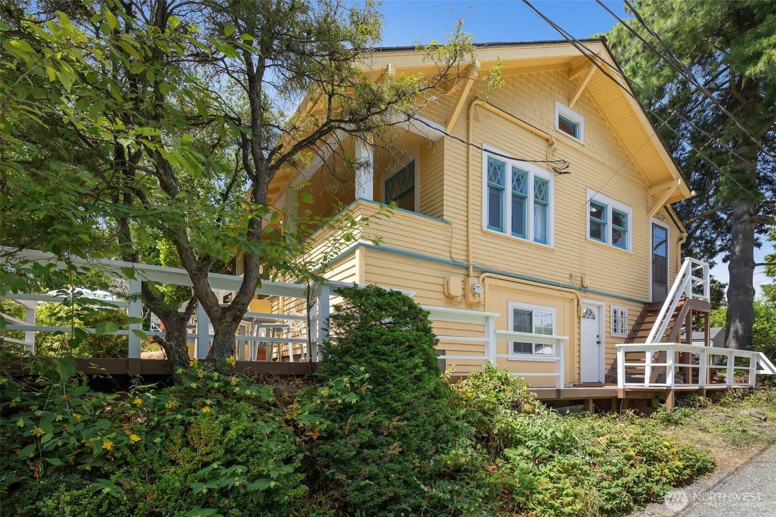 Property Photo:  1610 S Hill Street  WA 98144 