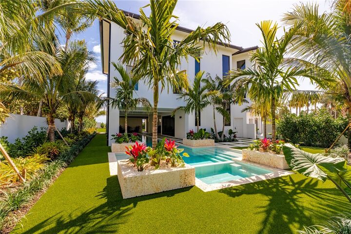Property Photo: 112 Seaway Court FL 32963