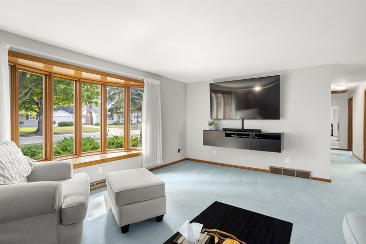 Property Photo: 2601 S Greenview Street WI 54915-2518