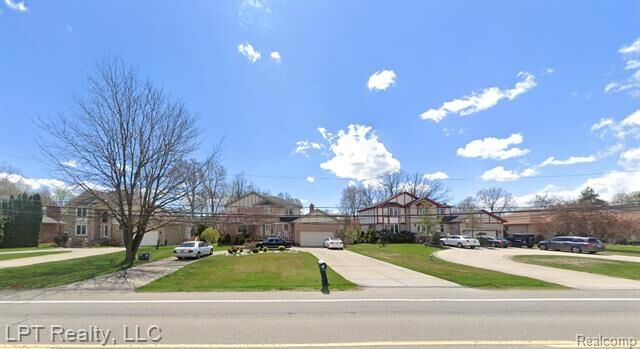 Property Photo:  1142 E South Boulevard  MI 48085 