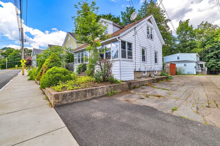 Property Photo:  19 Dunham Street  CT 06360 