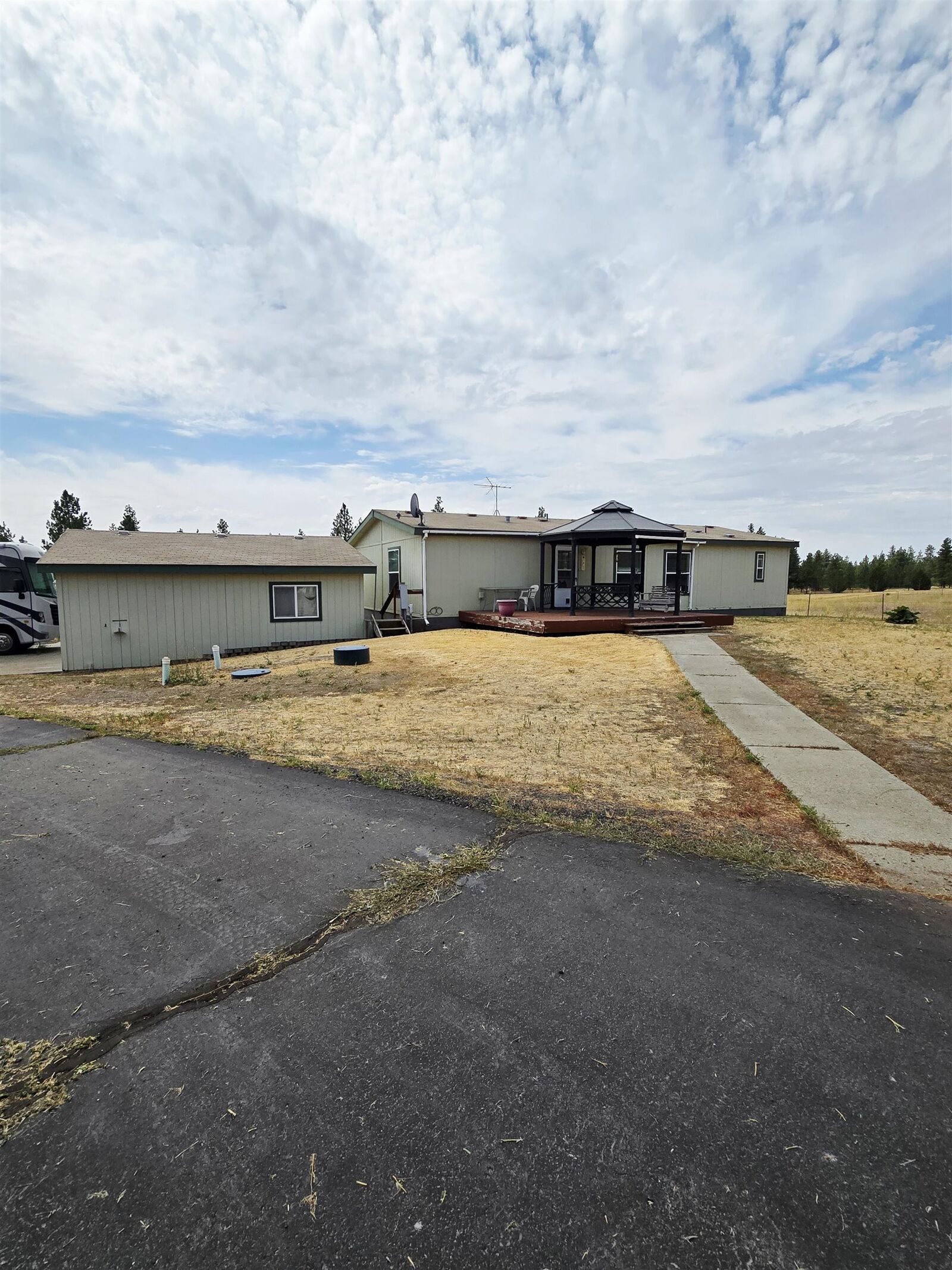 Property Photo:  27210 W Cornwall Rd  WA 99004 