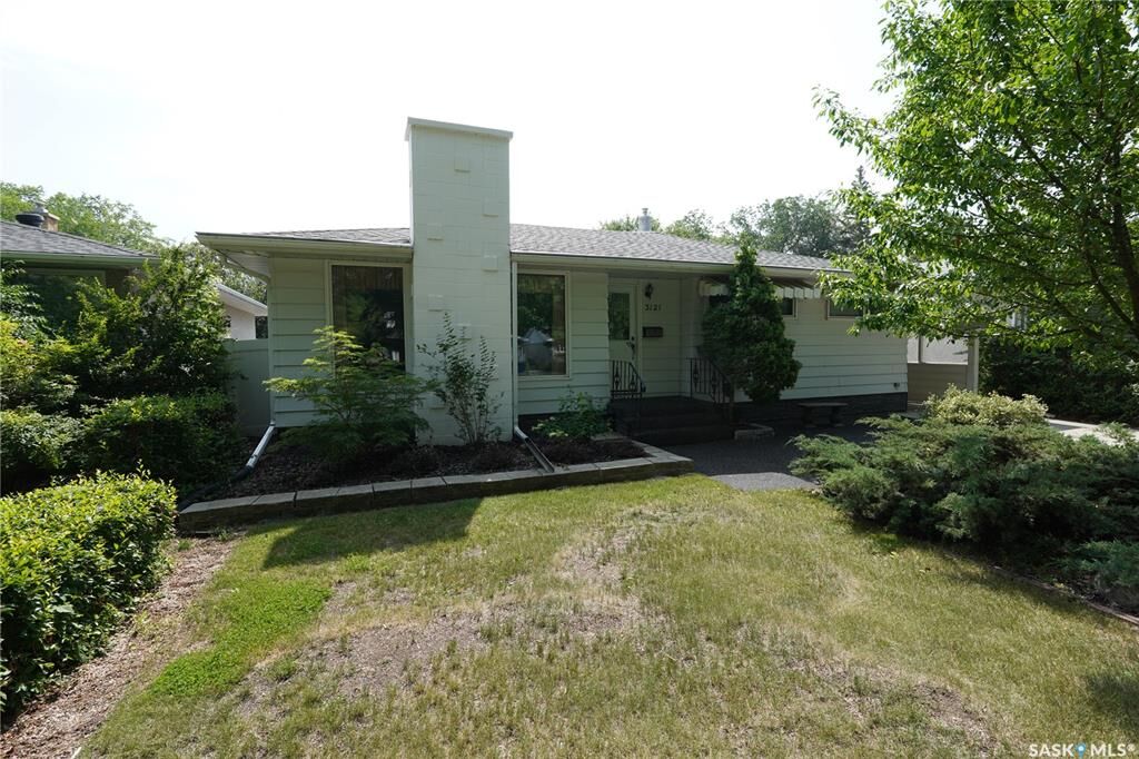 Property Photo: 3121 Grant Road SK S4S 5G9