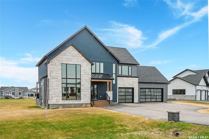 Property Photo: 351 Edgemont Crescent SK S7T 1A2