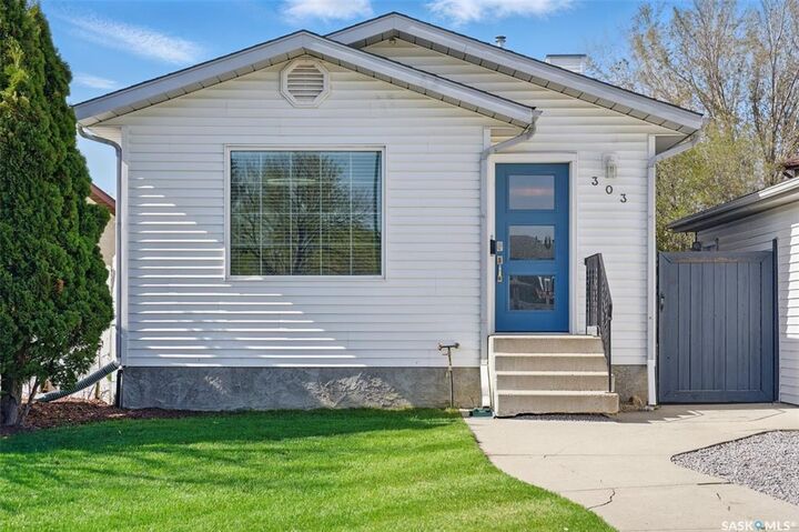 Property Photo: 303 Nixon Crescent SK S7L 7G1