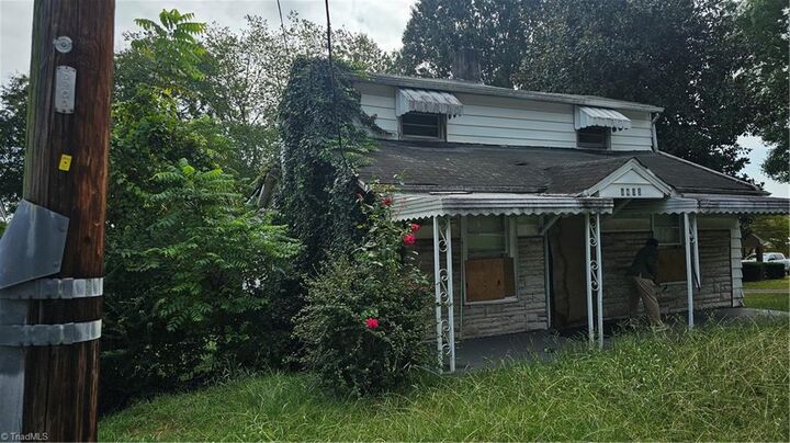 Property Photo: 1405 Douglas Street NC 27105