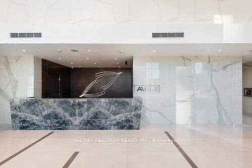 Property Photo:  275 Village Green Square 2917  ON M1S 0L8 
