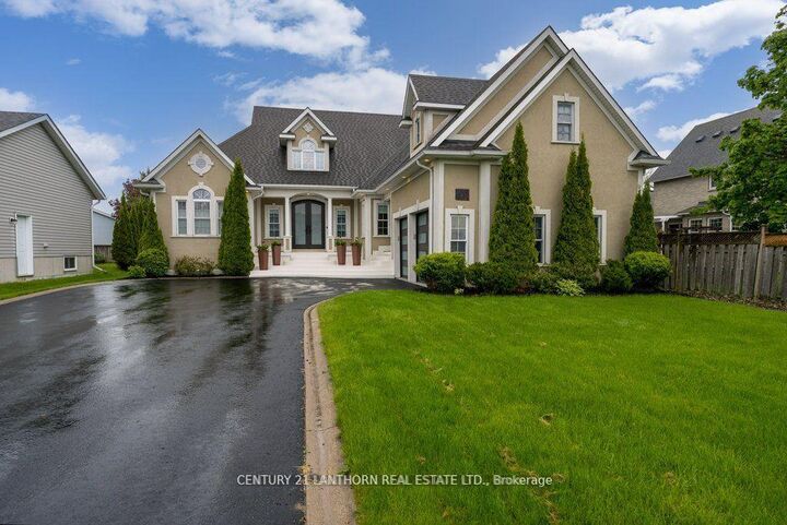 Photo de la propriété:  62 Davey Crescent  ON K7N 1X7 