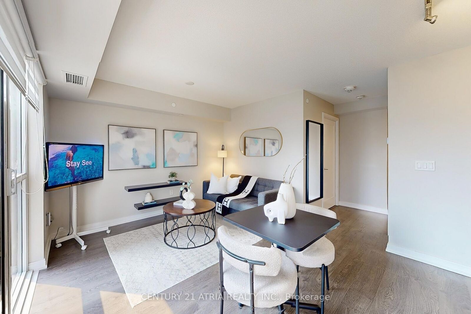 Photo de la propriété: 275 Village Green Square 717 ON M1S 0L8