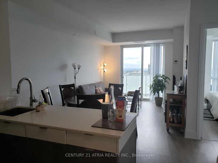 Property Photo:  101 Erskine Avenue 2915  ON M4P 0C5 