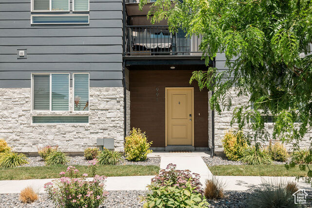 Property Photo: 991 W 420 S UT 84003