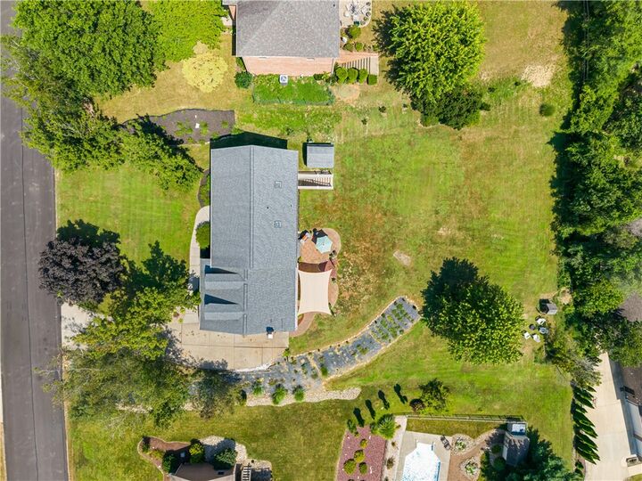 Property Photo:  15 Penntowne Drive  PA 15642 