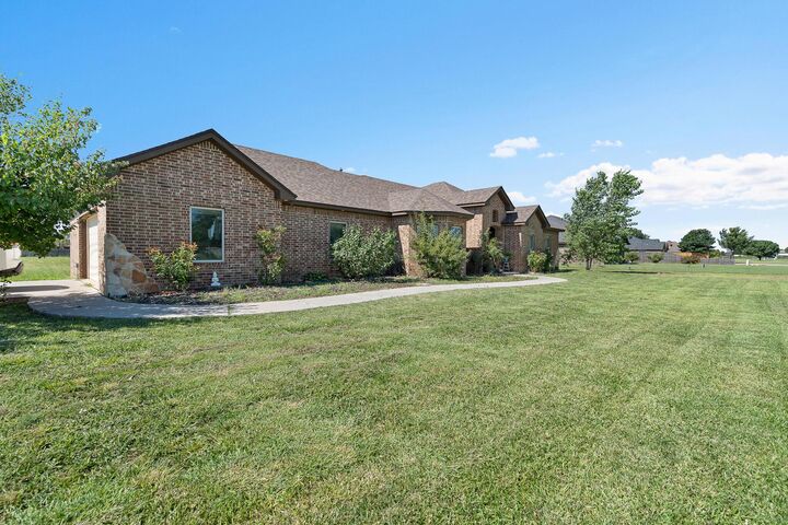 Property Photo: 7901 Outlook Avenue TX 79015-8531