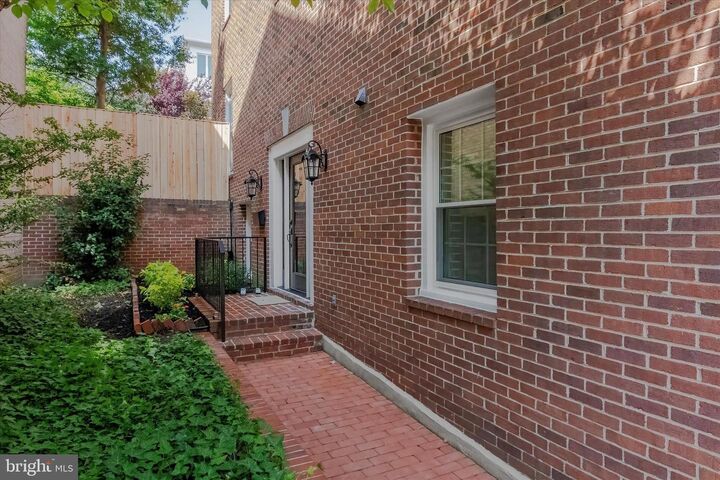 Property Photo: 113 Queen Street VA 22314