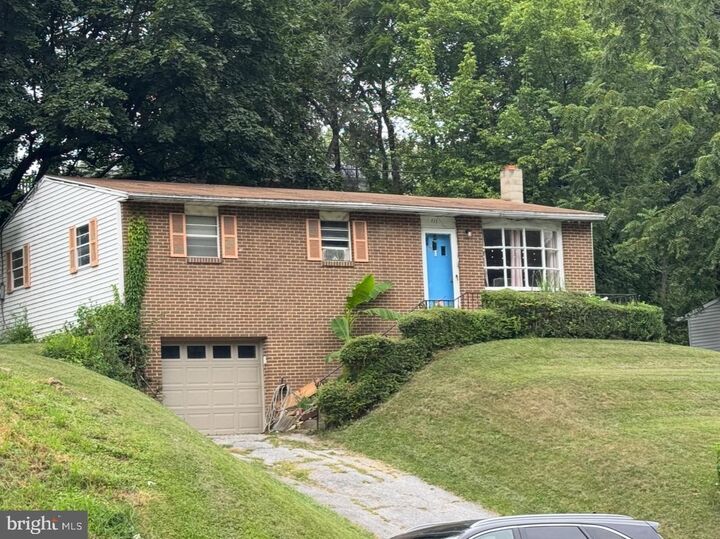 111 N Sporting Hill Road  Mechanicsburg PA 17050 photo