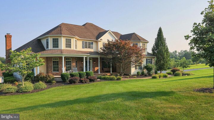 Property Photo:  6 Windsor Way  NJ 08822 