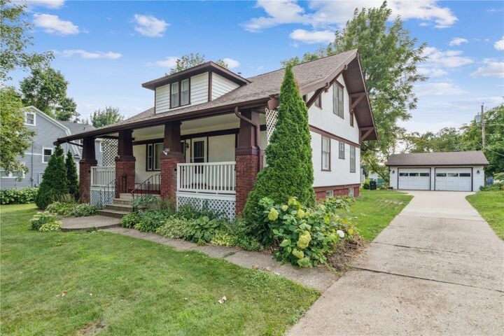 Property Photo:  1261 Elmhurst Drive NE  IA 52402 