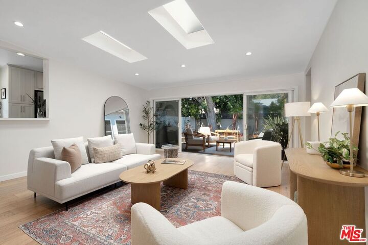 Property Photo:  4925 Greenbush Ave  CA 91423 