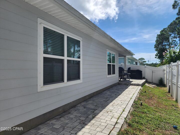 Property Photo: 104 Moonraker Circle FL 32407