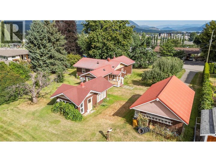 Photo de la propriété:  1080 20 Avenue Southwest  BC V1E 1L6 