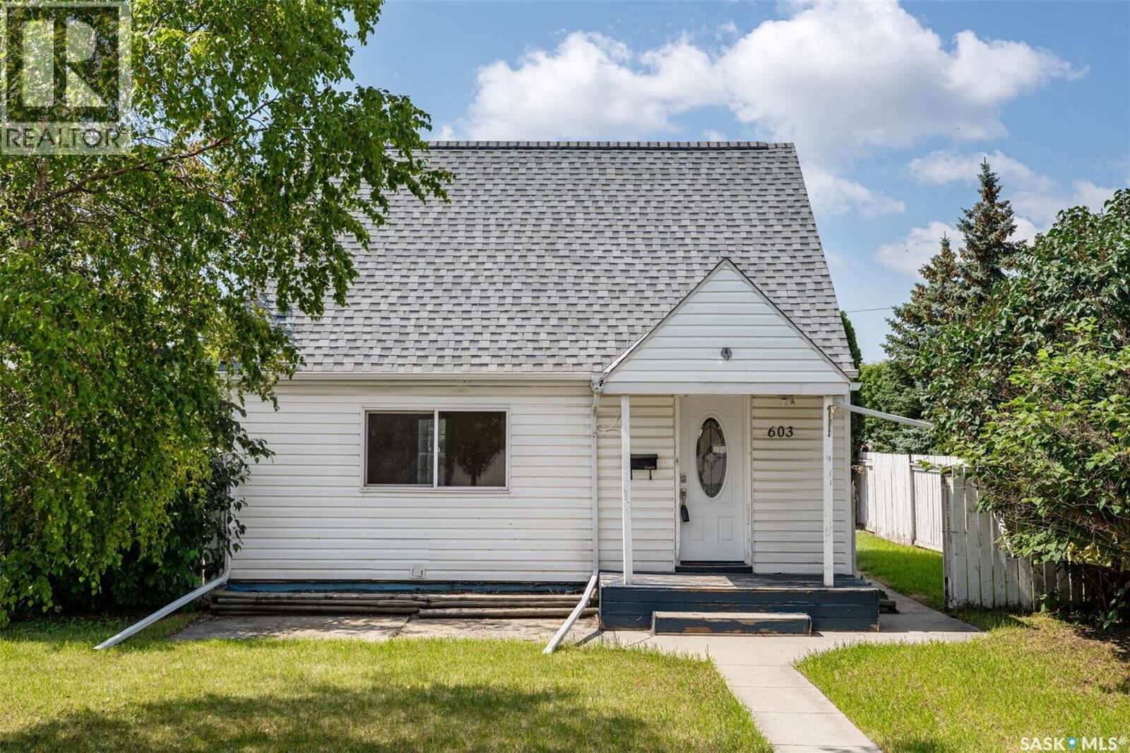 Property Photo: 603 K Avenue S SK S7M 2E4