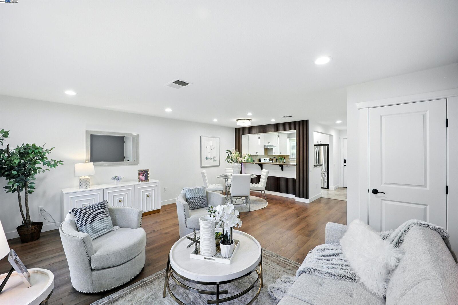 Property Photo:  865 Carlisle Way 128  CA 94087 