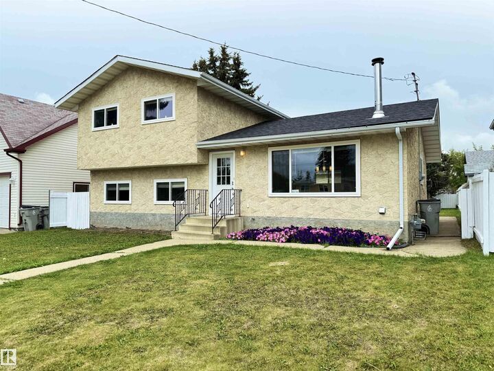 Photo de la propriété:  5126 50 Street  AB T0G 1L0 