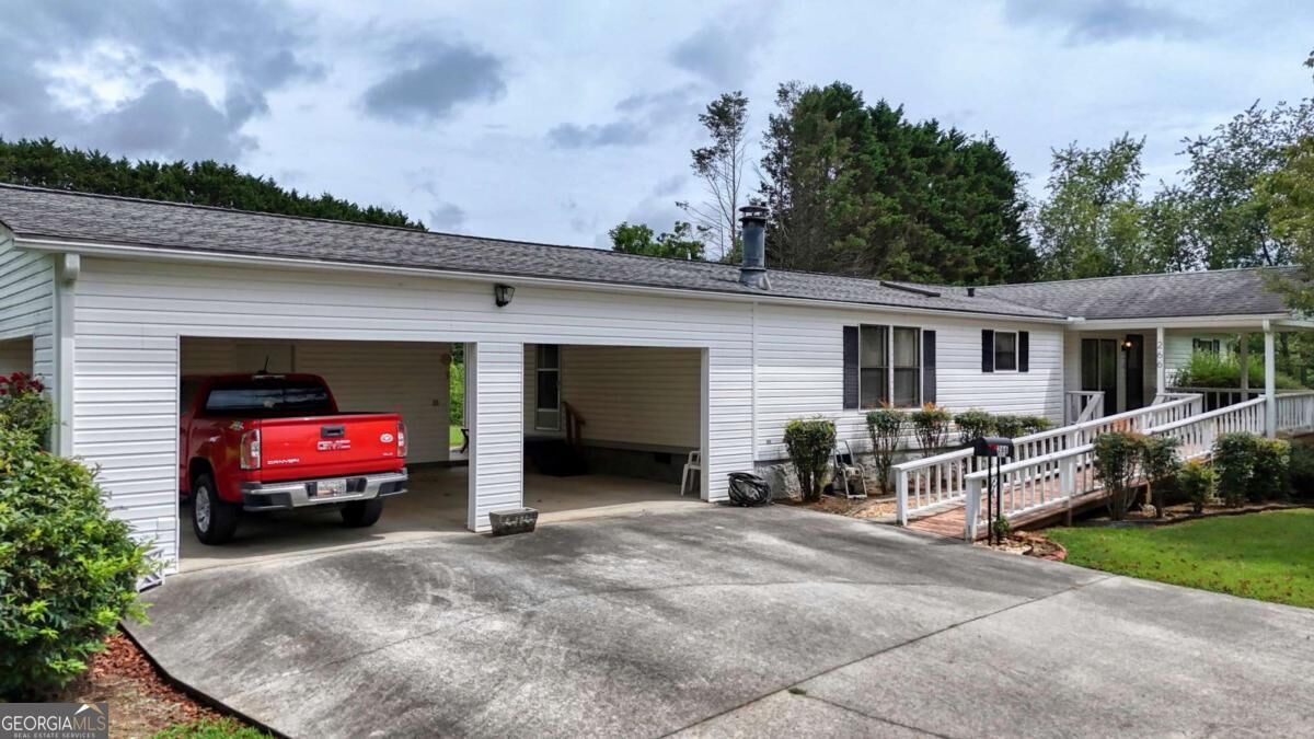 Property Photo:  266 Garden Lane  GA 30546 