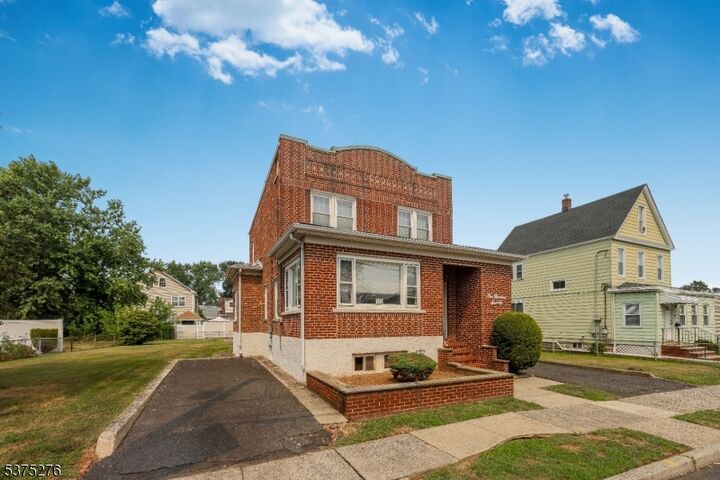 Property Photo:  170 Pake St  NJ 07110 