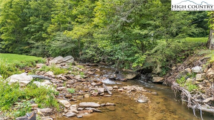 Property Photo: 809 Roaring Fork Road NC 28615