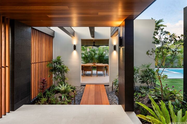 4543 Aukai Avenue  Honolulu HI 96816 photo