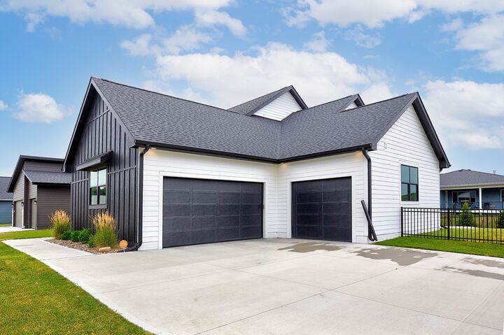 Property Photo: 11090 Brookdale Drive IA 50266