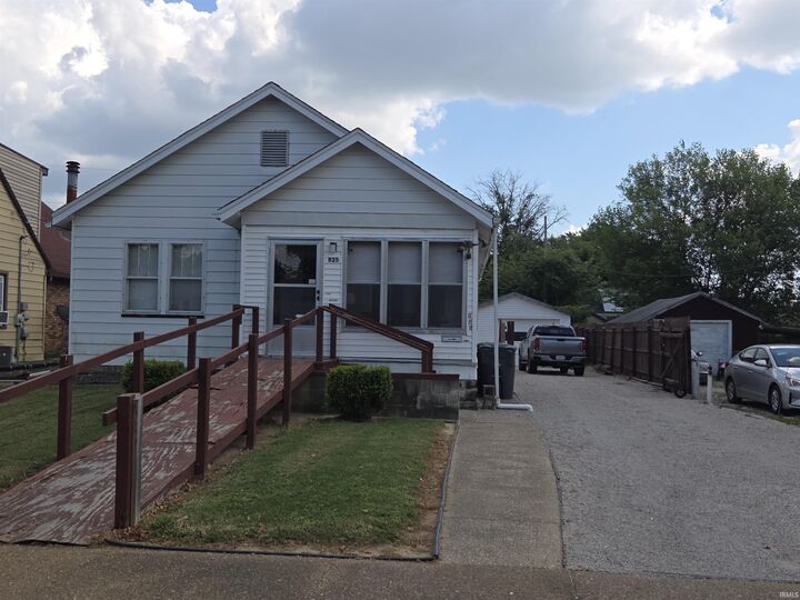 Property Photo: 825 E Negley Avenue IN 47711