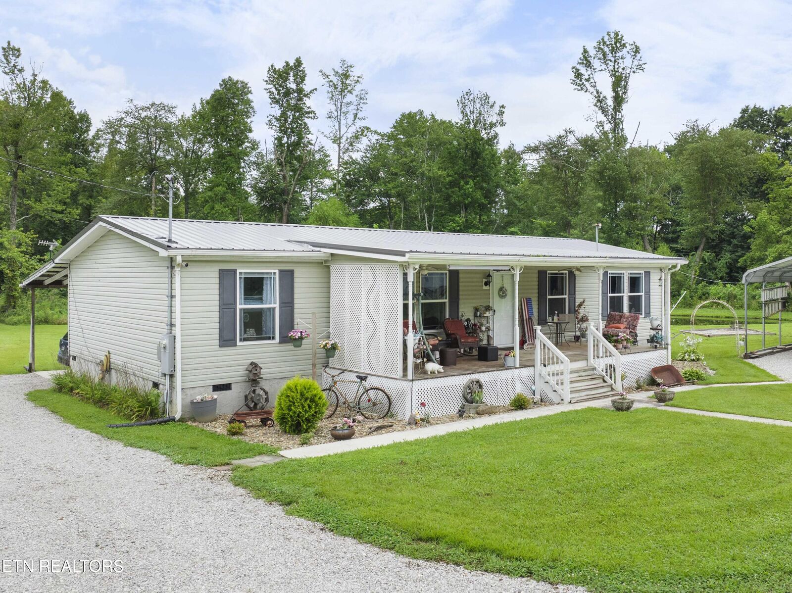 Property Photo: 5273 White Oak Rd TN 37729