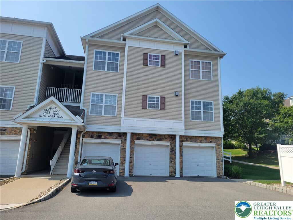 Property Photo:  1015 Old Course Lane  PA 18042 