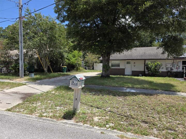 Property Photo: 915 Marlboro Drive FL 32724