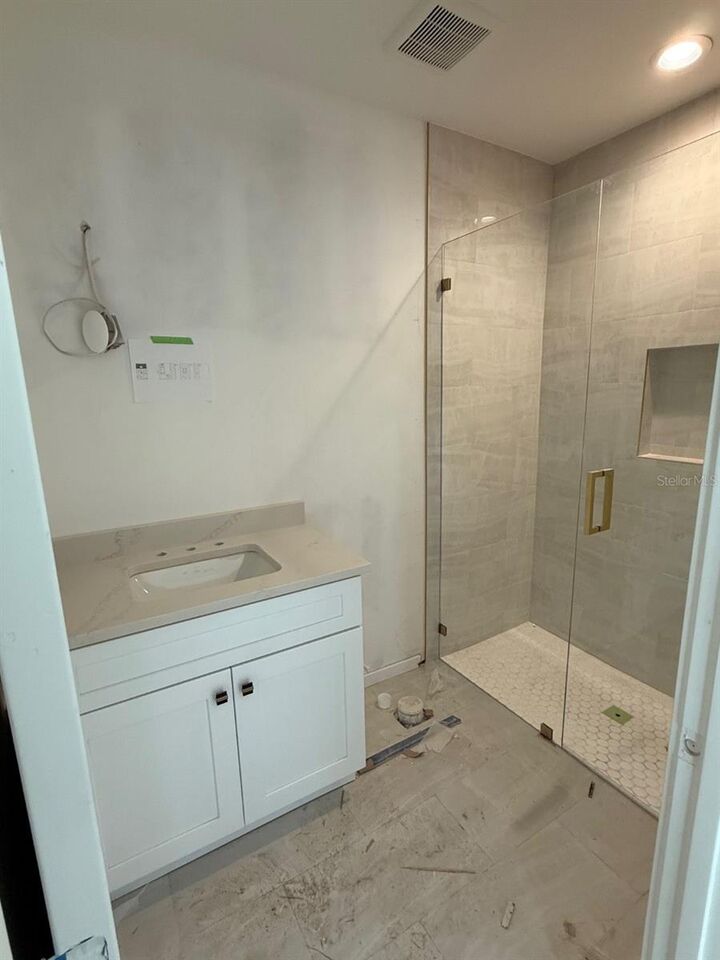 Property Photo: 1206 W Lemon Street FL 33606